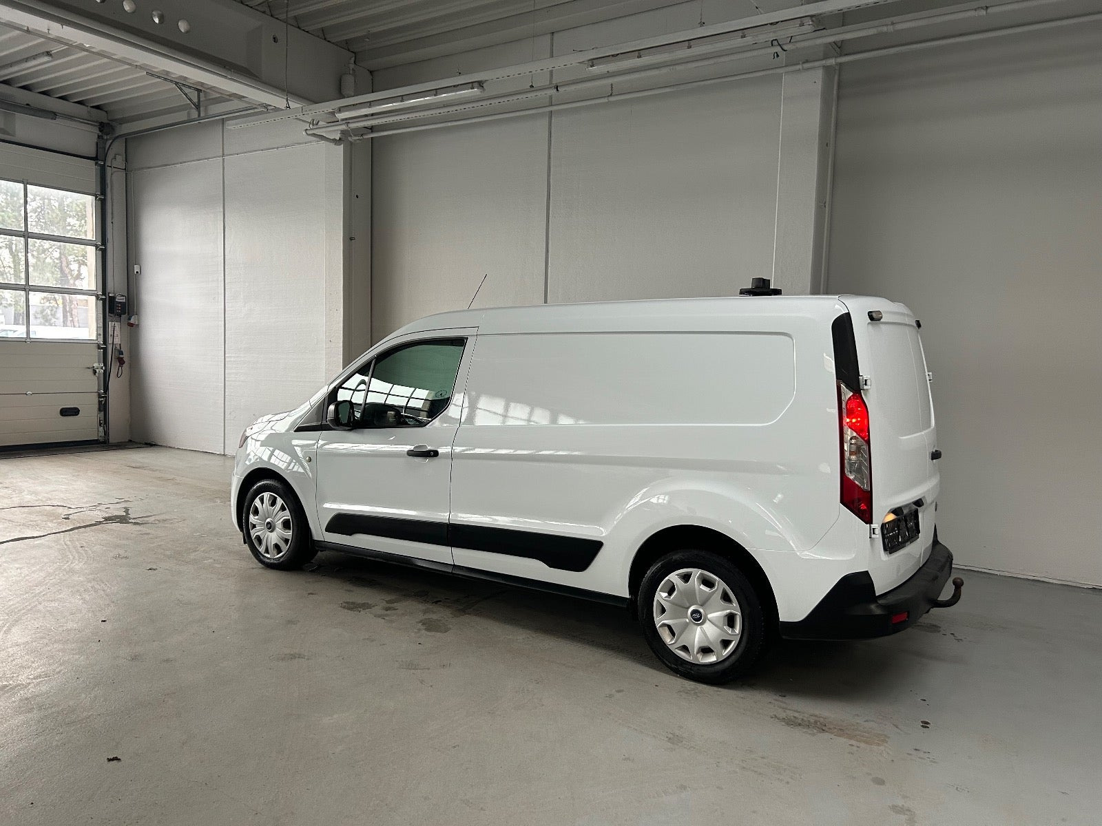 Hvid Ford Transit Connect fra 2018