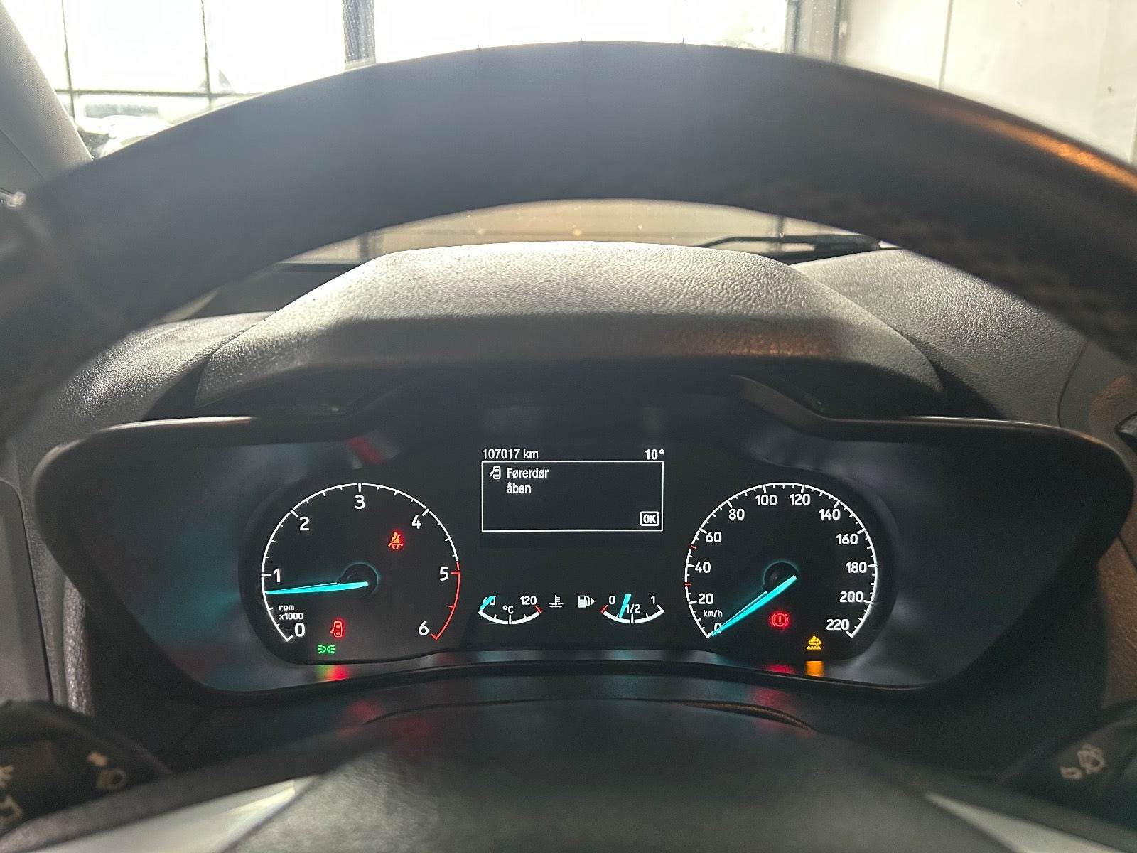 Hvid Ford Transit Connect fra 2018