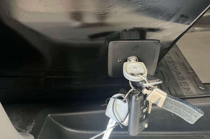 Grå VW Transporter fra 2022