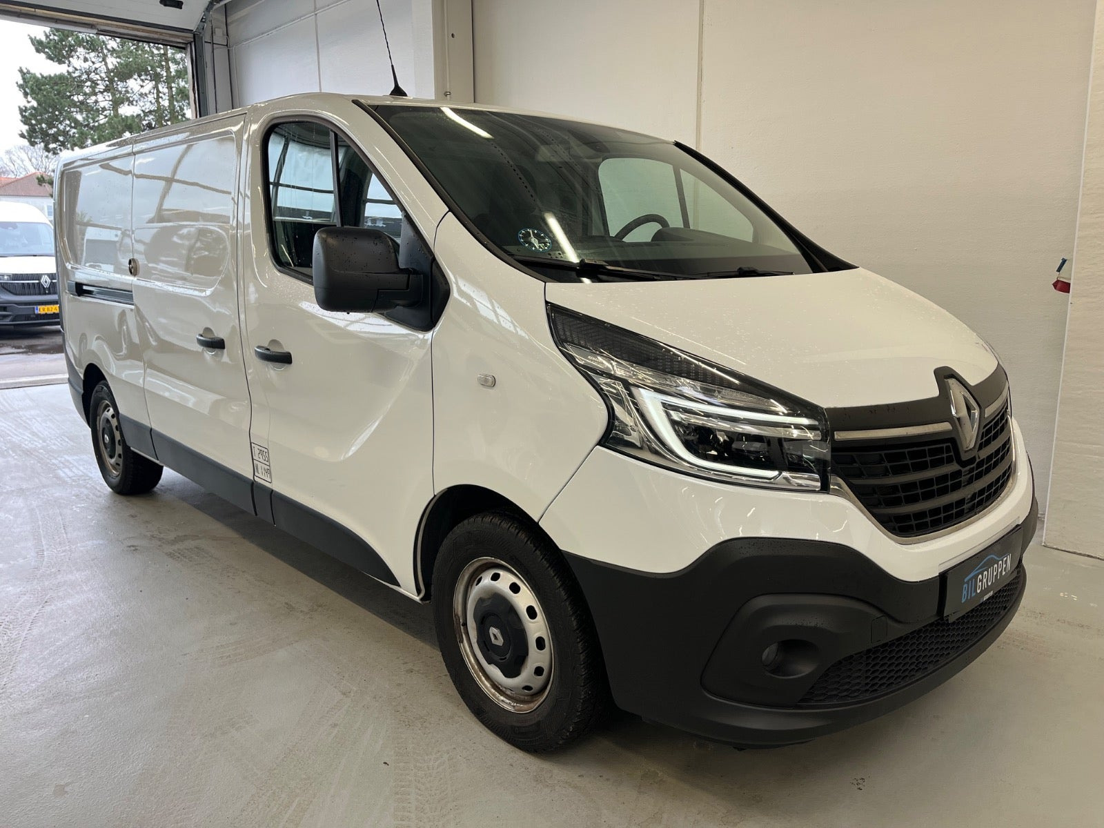 Hvid Renault Trafic T29 fra 2019