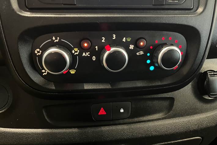 Hvid Renault Trafic T29 fra 2019