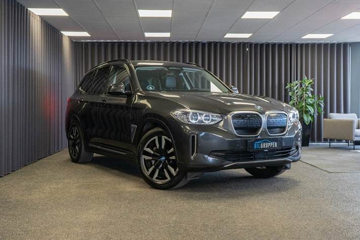 Grå BMW iX3 fra 2022