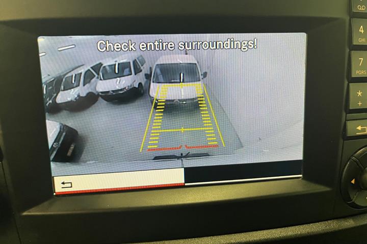 Hvid Mercedes Sprinter 319 fra 2017
