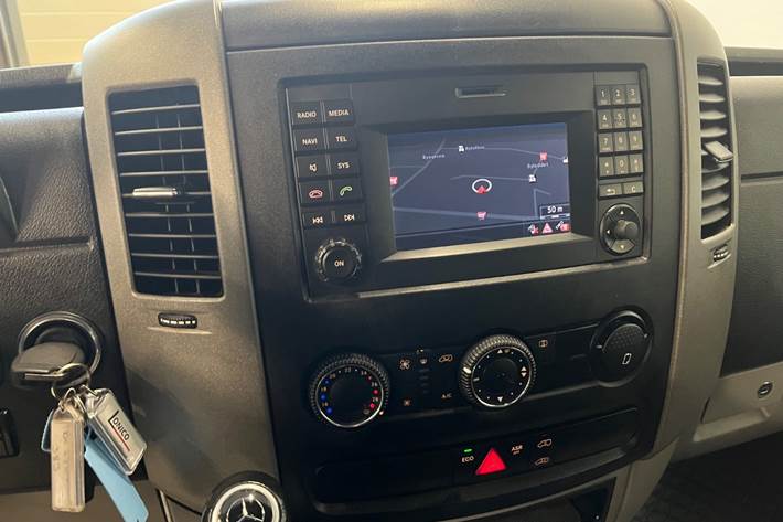 Hvid Mercedes Sprinter 319 fra 2017