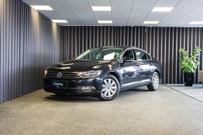 Sort VW Passat fra 2018