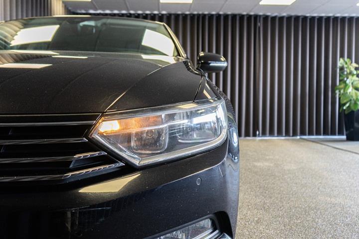 Sort VW Passat fra 2018