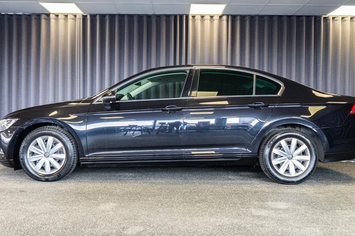 Sort VW Passat fra 2018