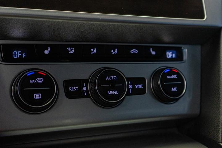 Sort VW Passat fra 2018