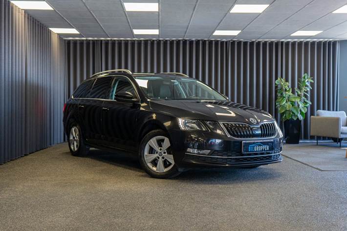 Sort Skoda Octavia fra 2018