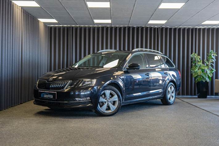 Sort Skoda Octavia fra 2018