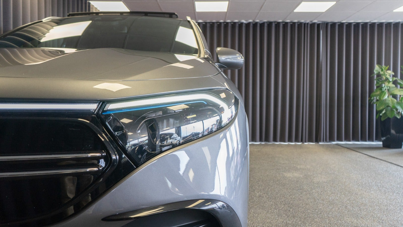 Grå Mercedes EQA250 fra 2021