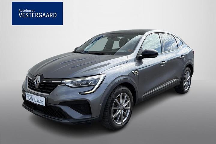 Grå Renault Arkana fra 2022 set udefra