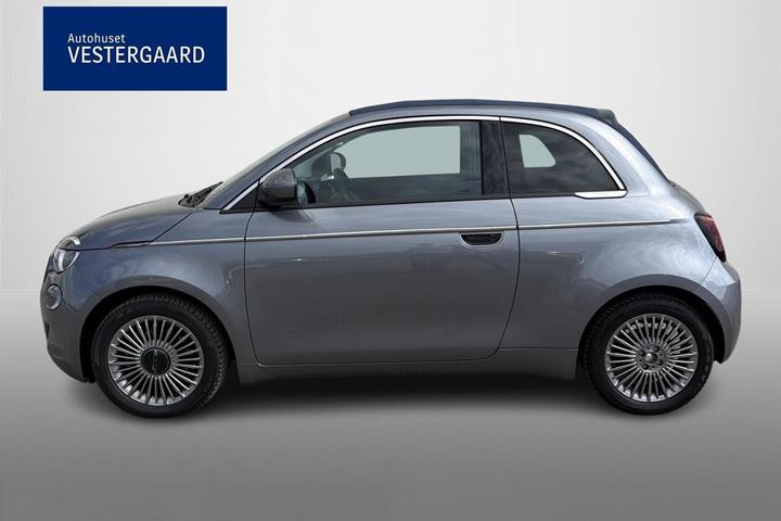 Grå Fiat 500e fra 2023