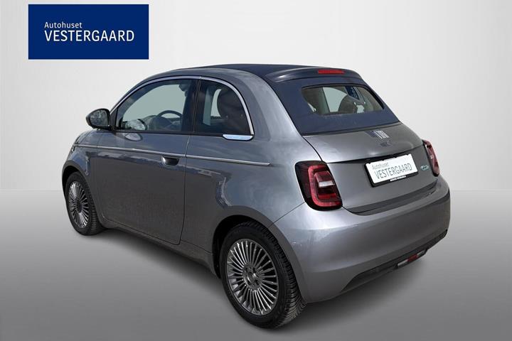 Grå Fiat 500e fra 2023