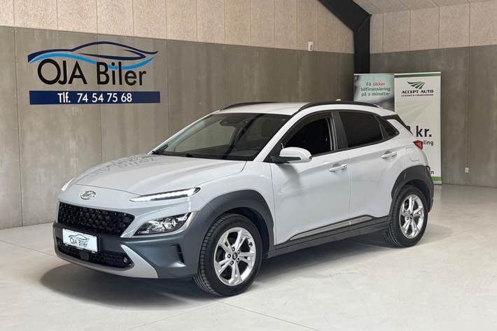 Grå Hyundai Kona fra 2023 set udefra