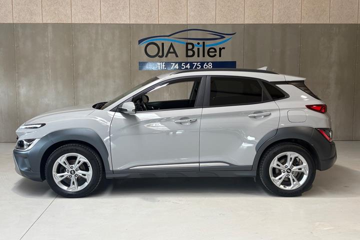 Grå Hyundai Kona fra 2023