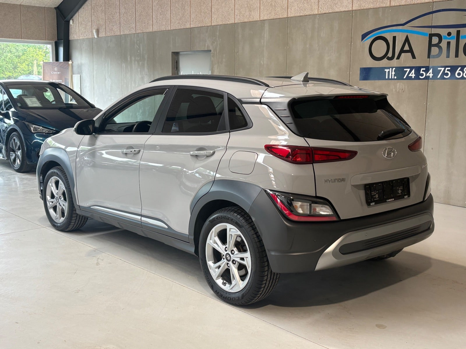 Grå Hyundai Kona fra 2023