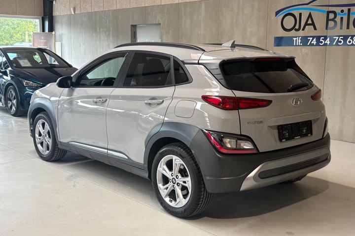 Grå Hyundai Kona fra 2023