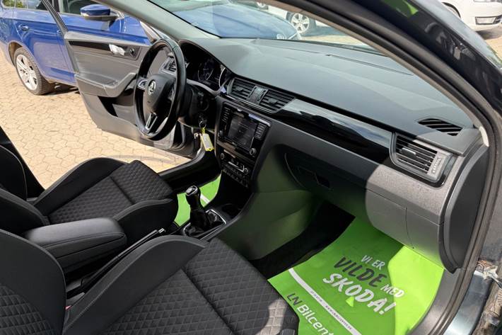 Grå Skoda Rapid fra 2018