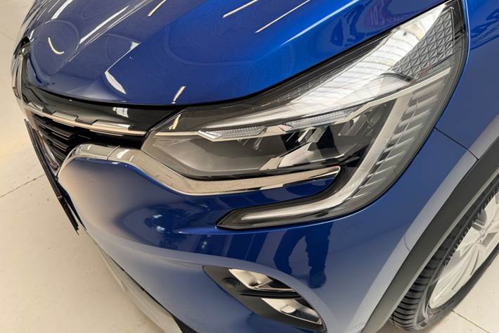Blå Renault Captur fra 2021