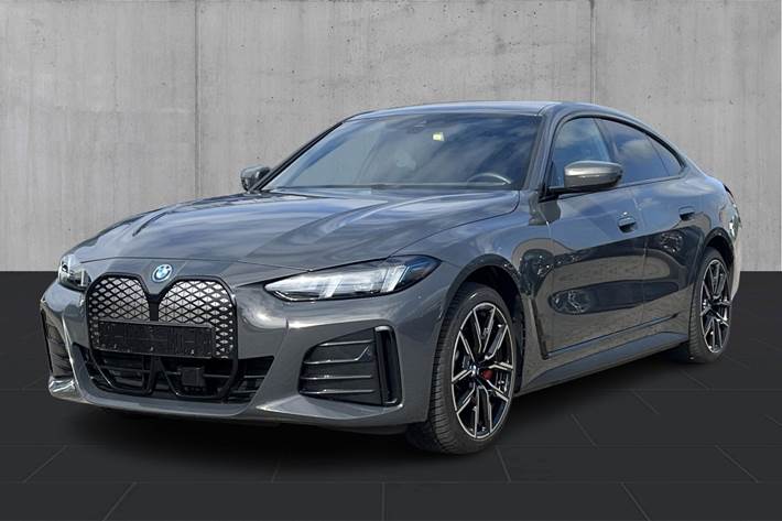 Grå BMW i4 fra 2024