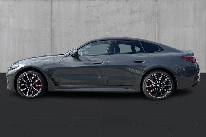 Grå BMW i4 fra 2024