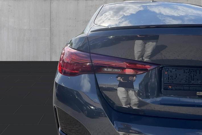 Grå BMW i4 fra 2024