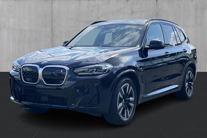 Sort BMW iX3 fra 2022 set udefra