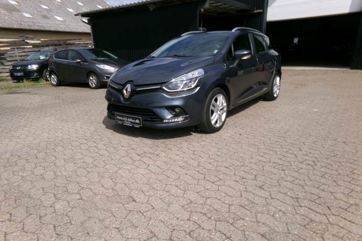 Blå Renault Clio IV fra 2019
