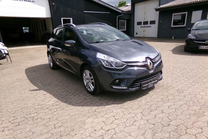 Blå Renault Clio IV fra 2019