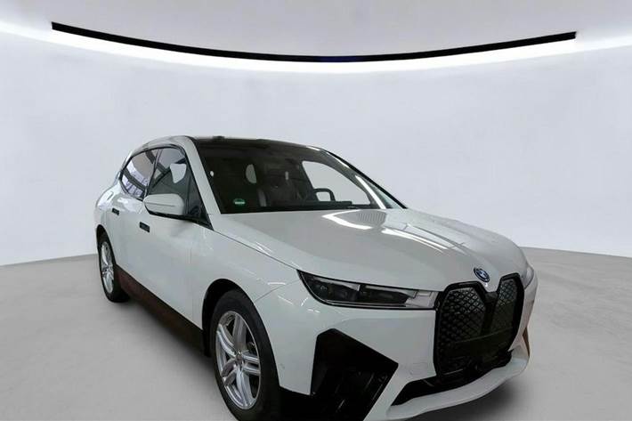 Hvid BMW iX fra 2023
