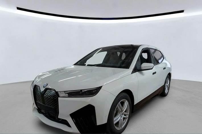 Hvid BMW iX fra 2023