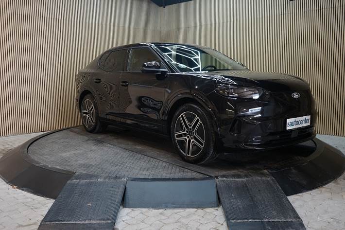 Sort Ford Capri fra 2025