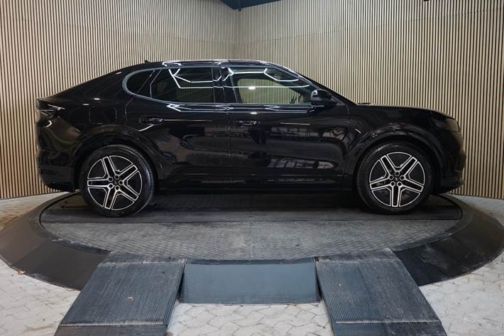 Sort Ford Capri fra 2025