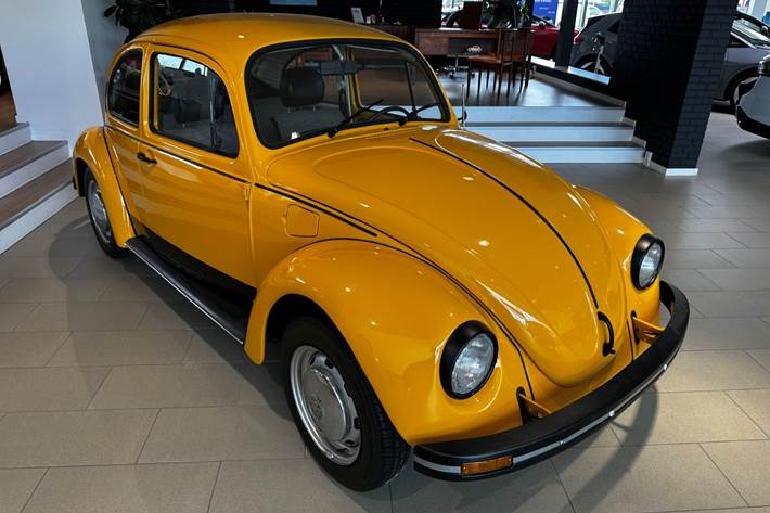 Gul VW Type 1 fra 1981