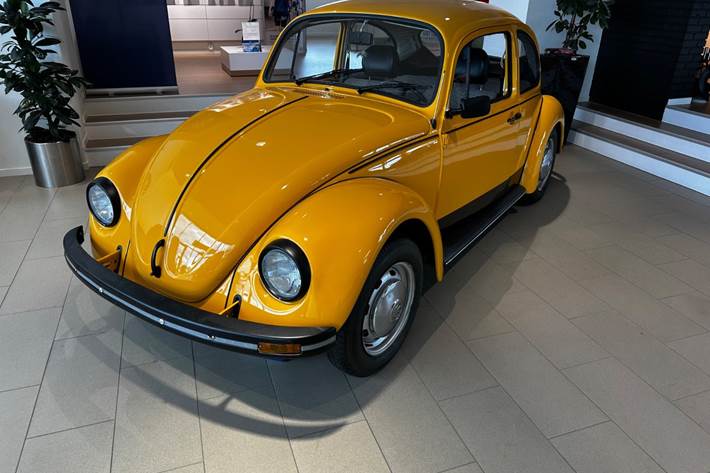 Gul VW Type 1 fra 1981