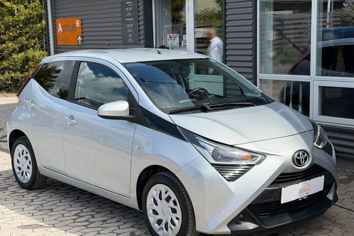 Sølv Toyota Aygo fra 2020