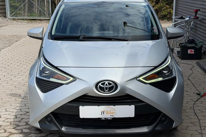 Sølv Toyota Aygo fra 2020