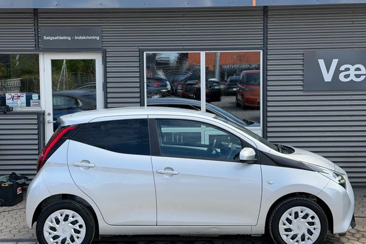 Sølv Toyota Aygo fra 2020