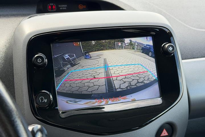 Sølv Toyota Aygo fra 2020