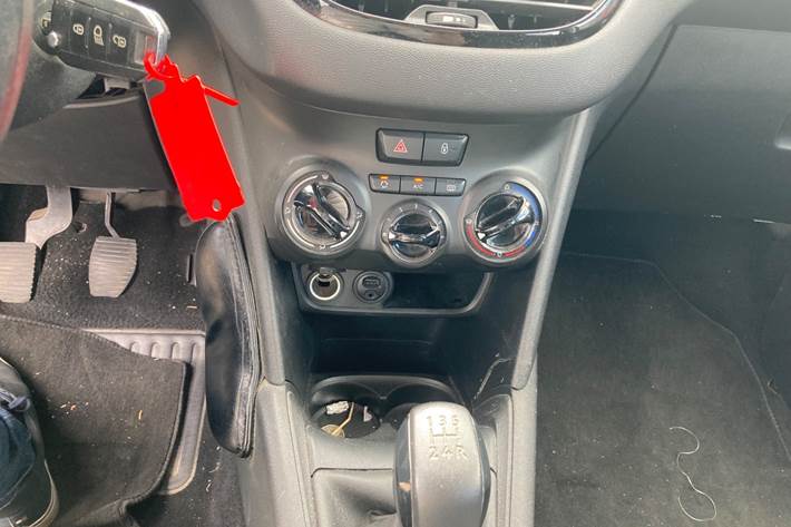 Grå Peugeot 208 fra 2016