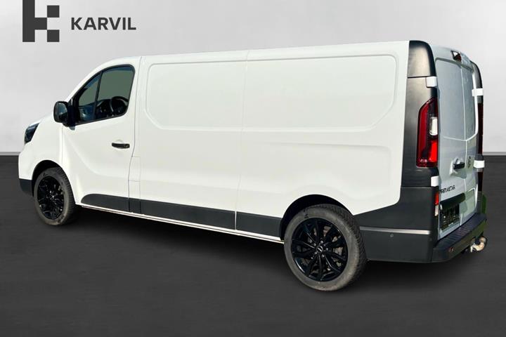 Hvid Nissan Primastar fra 2022