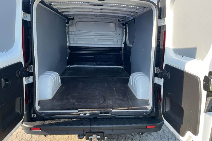 Hvid Nissan Primastar fra 2022
