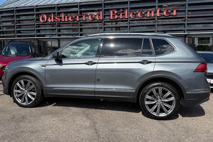 Grå VW Tiguan Allspace fra 2020