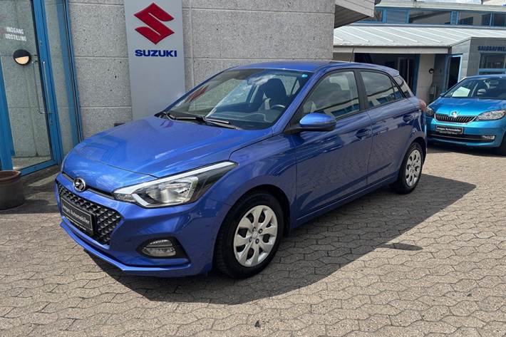 Blå Hyundai i20 fra 2018