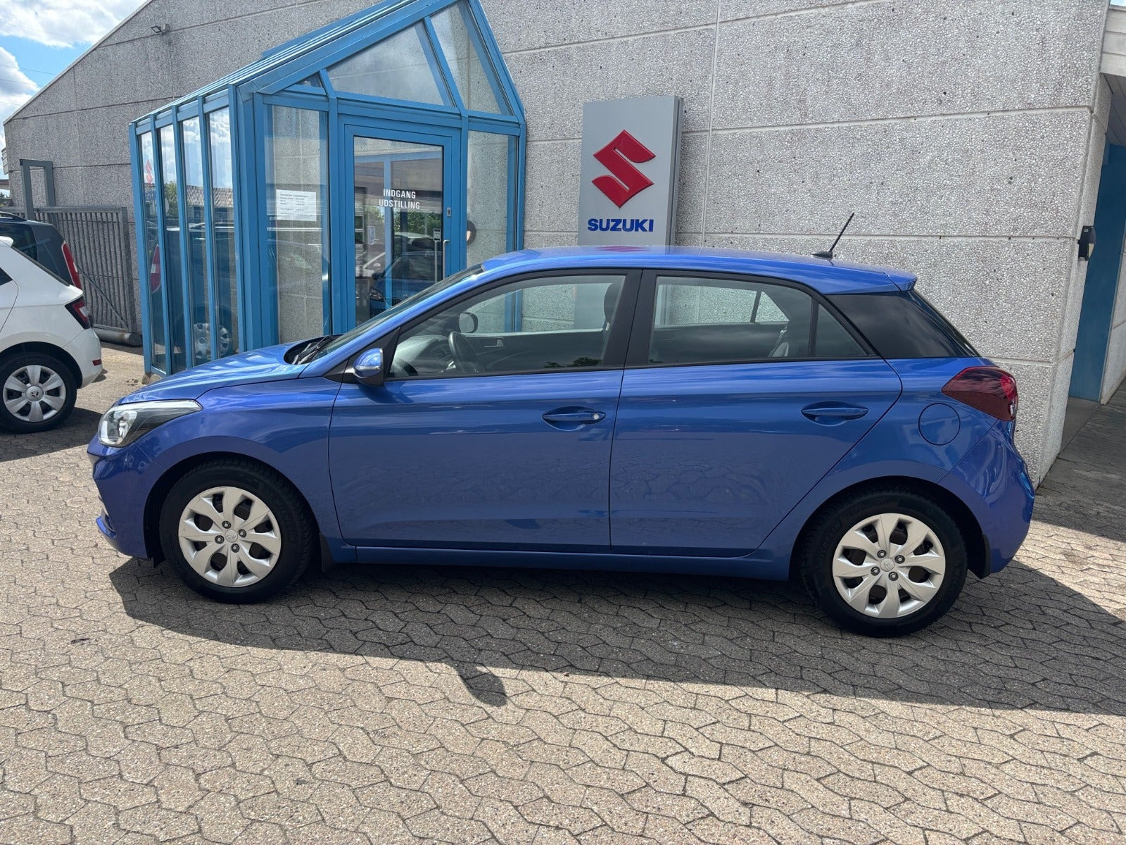 Blå Hyundai i20 fra 2018