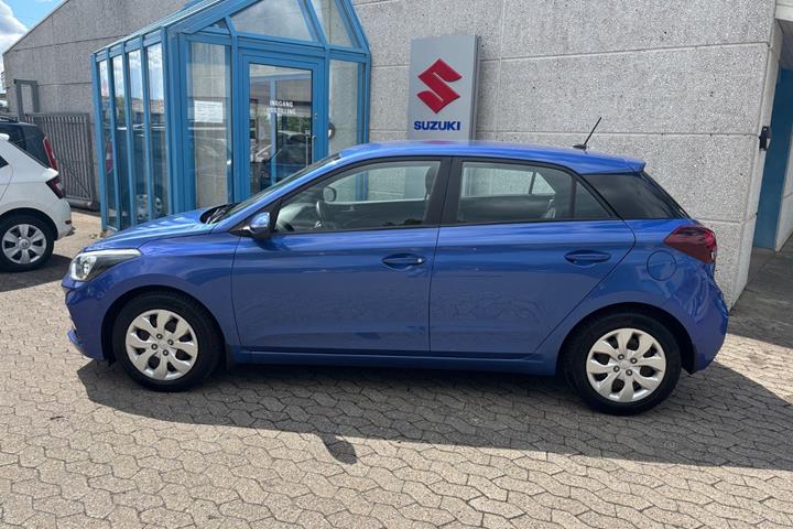 Blå Hyundai i20 fra 2018