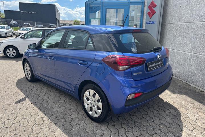 Blå Hyundai i20 fra 2018