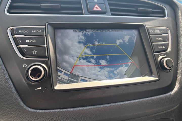 Blå Hyundai i20 fra 2018