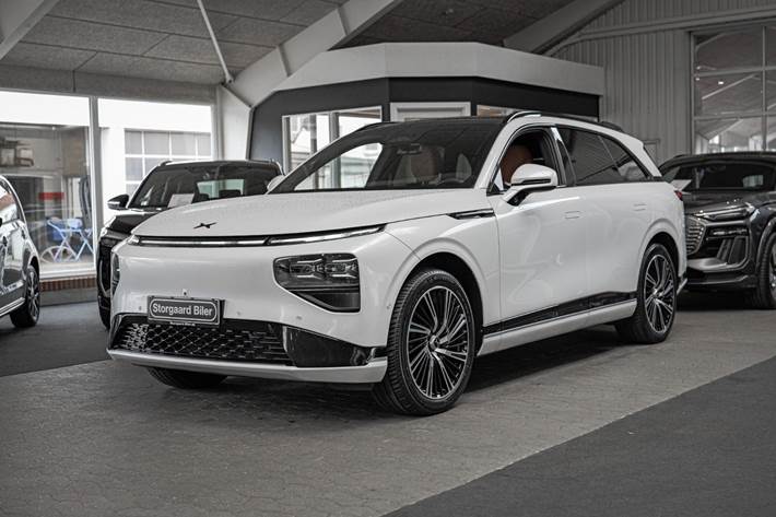 Hvid Xpeng G9 fra 2023